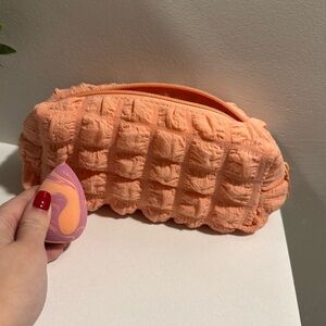 ⭐️ 2/$5 Small Makeup Bag